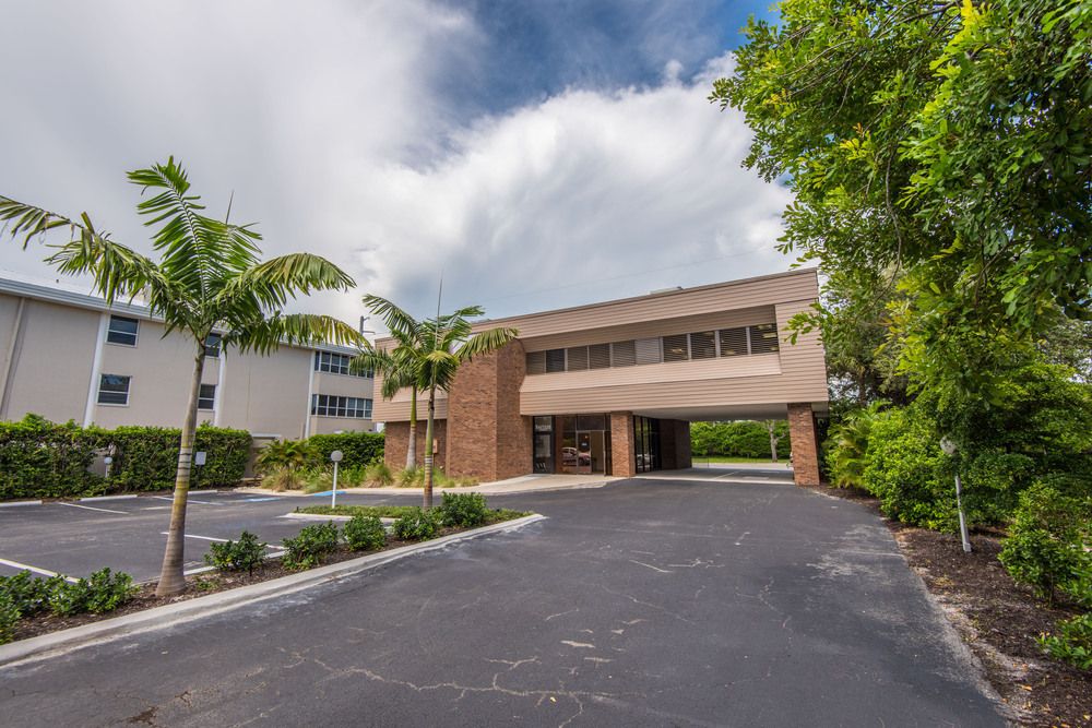 BRAND NEW, TURNKEY, GROUND FLOOR MEDICAL SUITE!: 7126 Beneva Rd, Sarasota, FL 34238